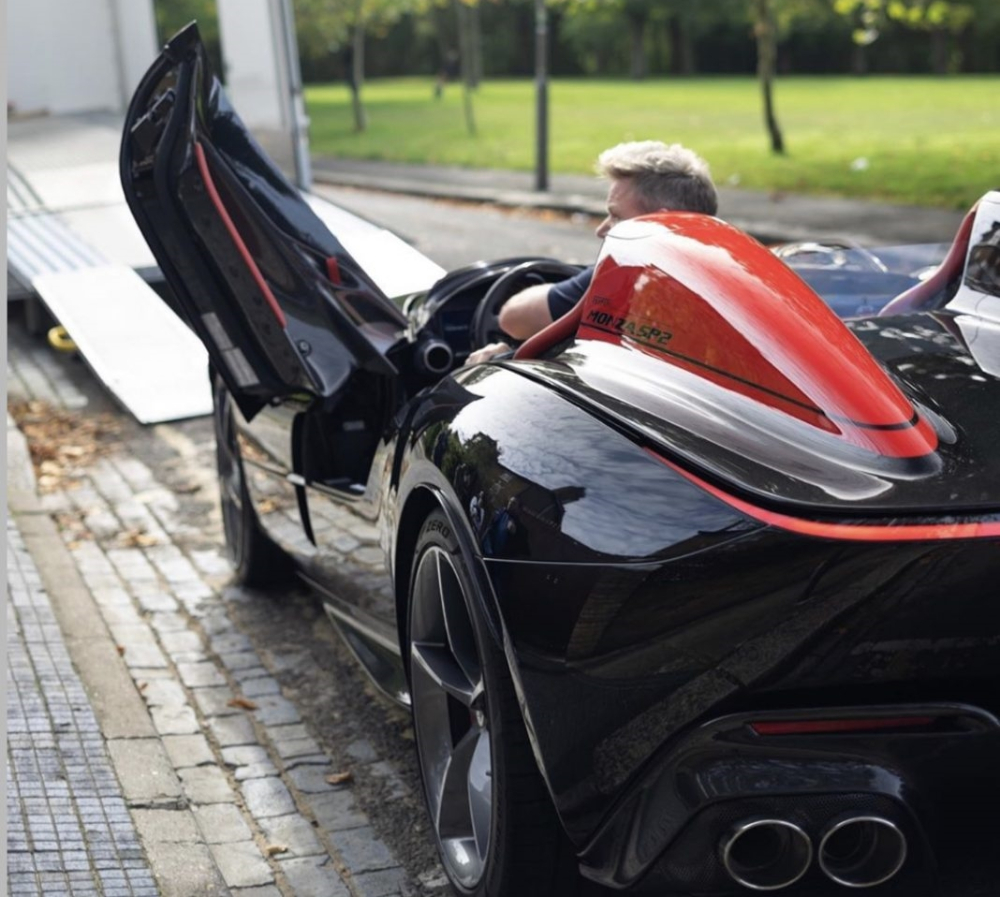 Vua đầu bếp Gordon Ramsay cùng Ferrari Monza SP2