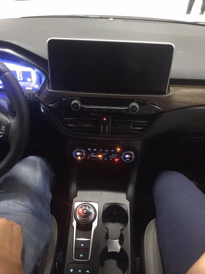 Ford Escape 2020 được trang bị núm xoay chuyển số điện tử tương tự như Jaguar, Land Rover.