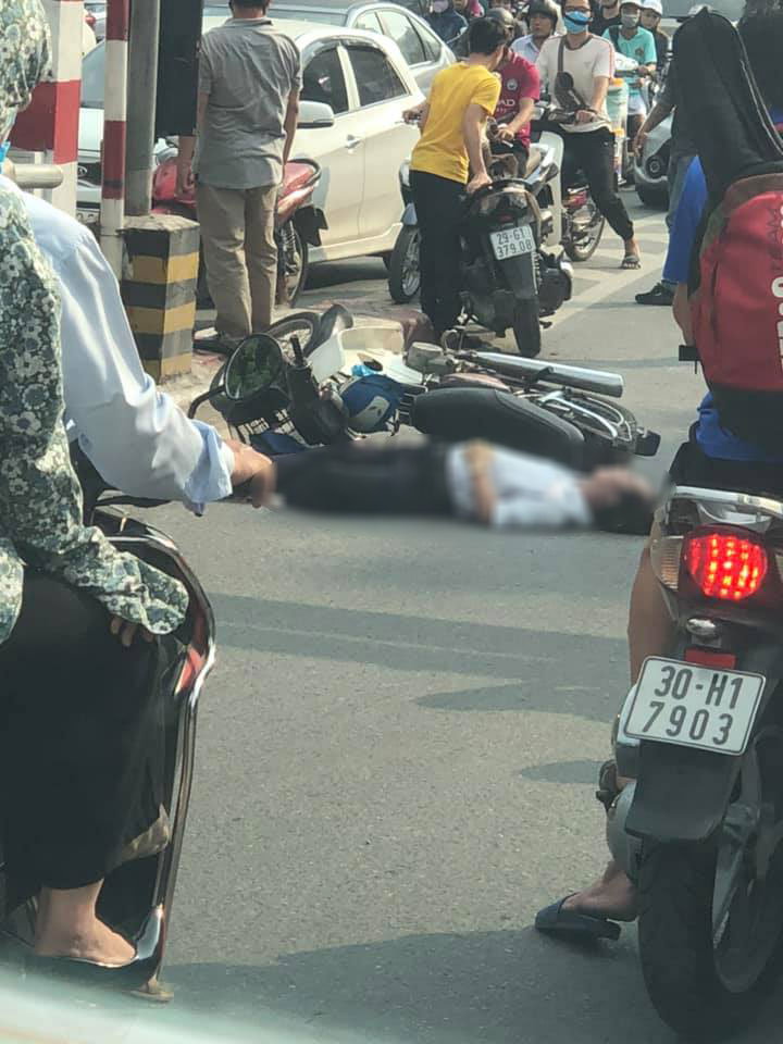 Người đàn ông tử vong trong vụ tai nạn tại chân cầu vượt Thái Hà Người đàn ông tử vong trong vụ tai nạn tại chân cầu vượt Thái Hà