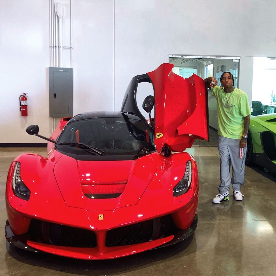 Trước đó Tyga từng mượn Ferrari LaFerrari của bạn để quay MV
