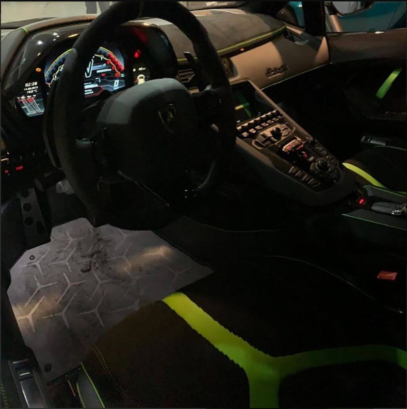 Nội thất siêu xe Lamborghini Aventador SVJ mang màu Verde Ermes Nội thất siêu xe Lamborghini Aventador SVJ mang màu Verde Ermes