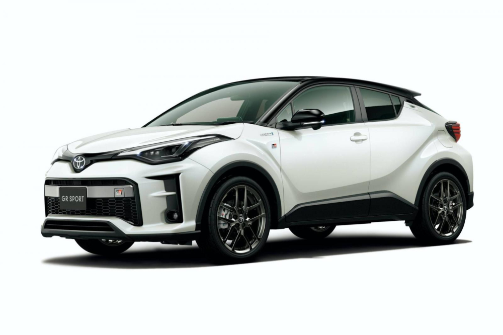 Xe c&oacute; tổng cộng 11 t&ugrave;y chọn m&agrave;u, 5 trong số đ&oacute; sẽ được phối hai t&ocirc;ng m&agrave;u với mui xe v&agrave; cột A m&agrave;u đen