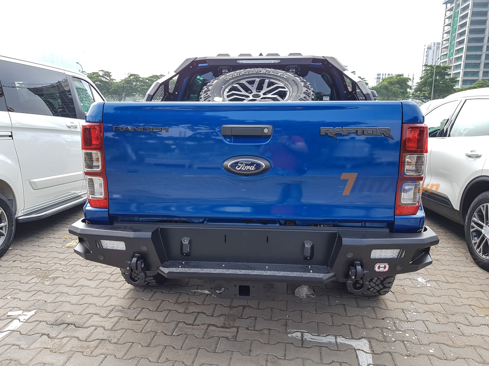 Như vậy tr&ograve;n 1 năm ra mắt thị trường Việt Nam, h&atilde;ng Ford đ&atilde; giới thiệu th&ecirc;m một chiếc Ford Ranger Raptor độ Hamer rất cầu kỳ v&agrave; hầm hố