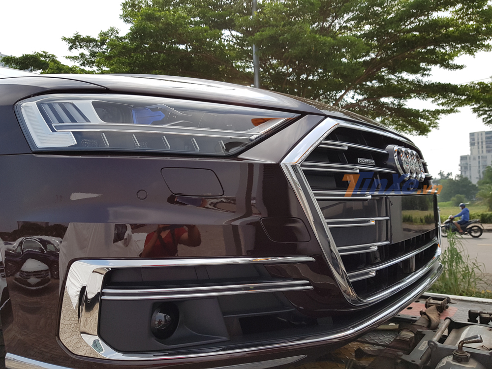 Audi A8L thế hệ mới c&oacute; lưới tản nhiệt Singleframe h&igrave;nh lục gi&aacute;c rộng. 