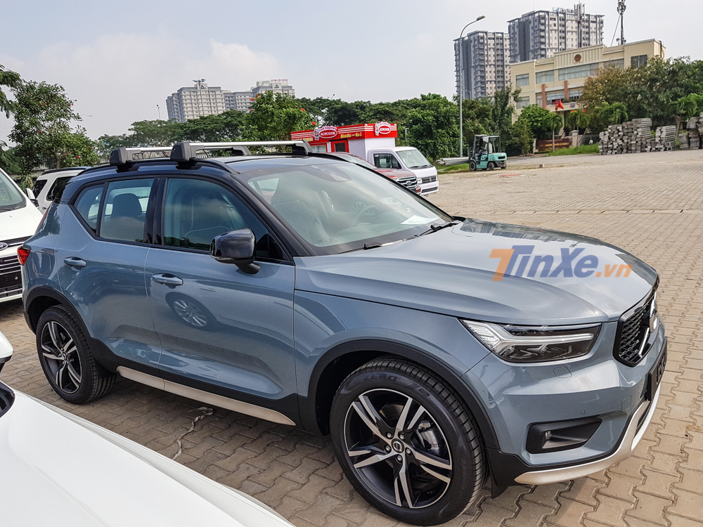 B&ecirc;n dưới nắp cap&ocirc; của Volvo XC40 2020 đầu ti&ecirc;n về Việt Nam sử dụng động cơ xăng Drive-E 4 xi-lanh, tăng &aacute;p, dung t&iacute;ch 2.0 l&iacute;t