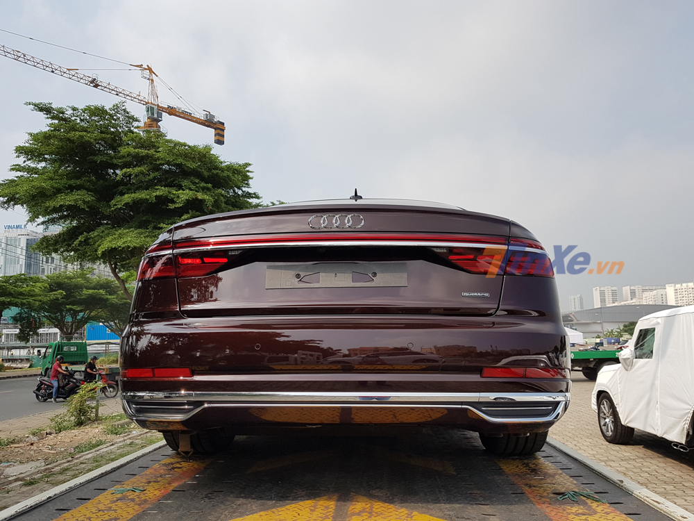 Ngo&agrave;i ra Audi A8L thế hệ thứ 4 c&ograve;n c&oacute; đ&egrave;n hậu OLED