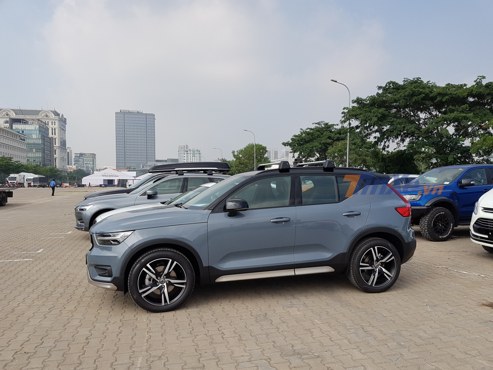  Volvo XC40 2020 ch&iacute;nh h&atilde;ng đầu ti&ecirc;n về Việt Nam mang ngoại thất m&agrave;u x&aacute;m Osmium Grey 