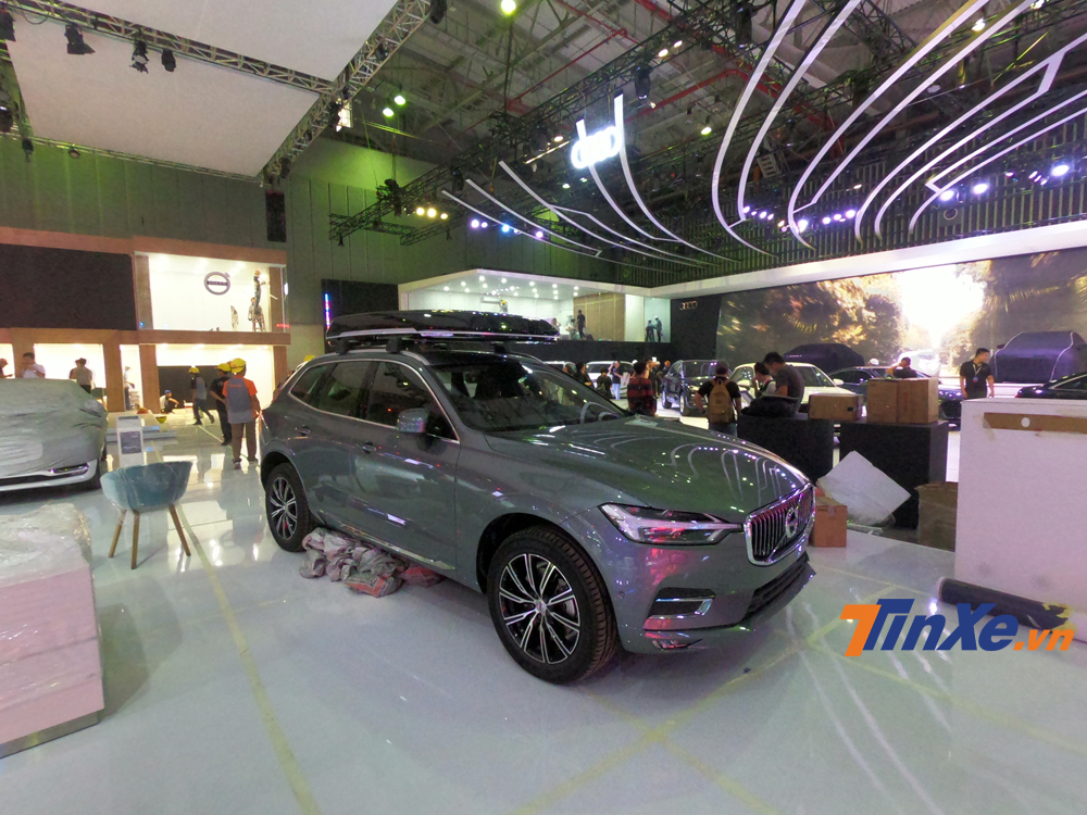 Volvo XC60 với phần thùng giá nóc được gắn thêm để tạo cảm hứng cho những người ưa dịch chuyển.