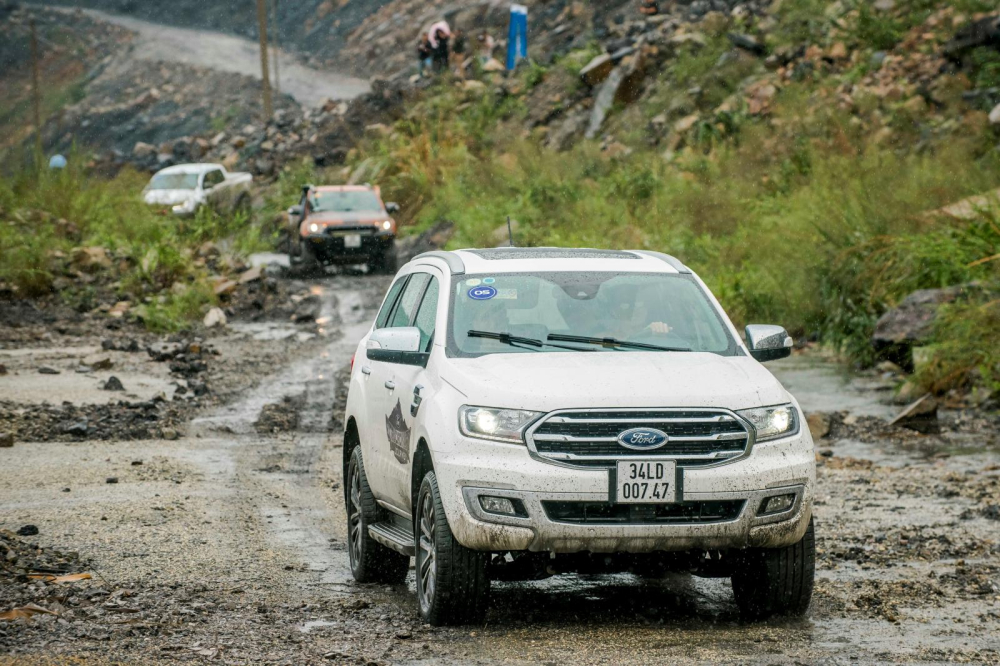Ford Everest đang là cái tên nhận được nhiều sự chú ý trong phân khúc SUV 7 chỗ cỡ trung giai đoạn gần đây