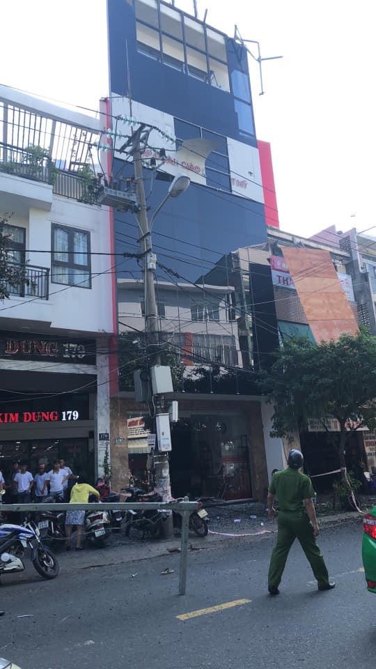 Ngôi nhà 4 tầng - nơi khung sắt rơi xuống đường