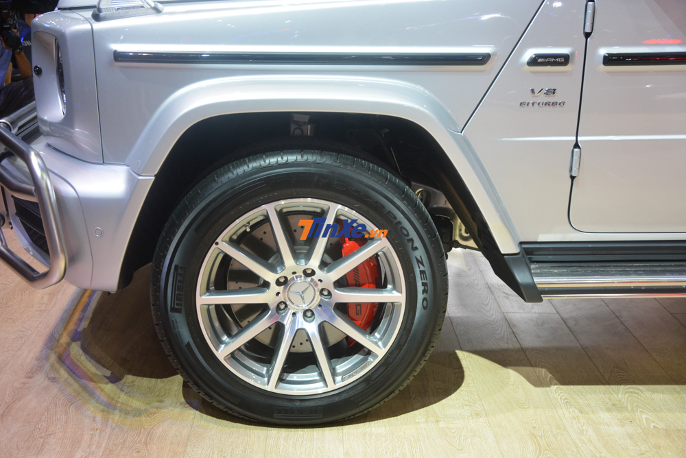Cận cảnh bộ m&acirc;m 5 chấu k&eacute;p của SUV hạng sang Mercedes-AMG G63 2019