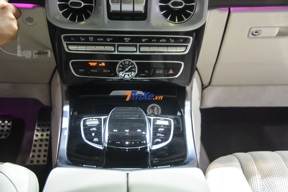 Sức mạnh của Mercedes-AMG G63 2019 được truyền tới cả 4 b&aacute;nh th&ocirc;ng qua hộp số tự động AMG Speedshift Plus 9 cấp