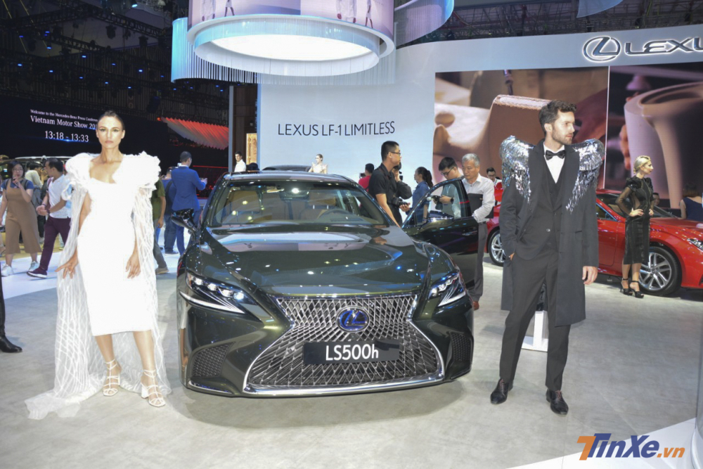 Xe sedan Lexus LS500h