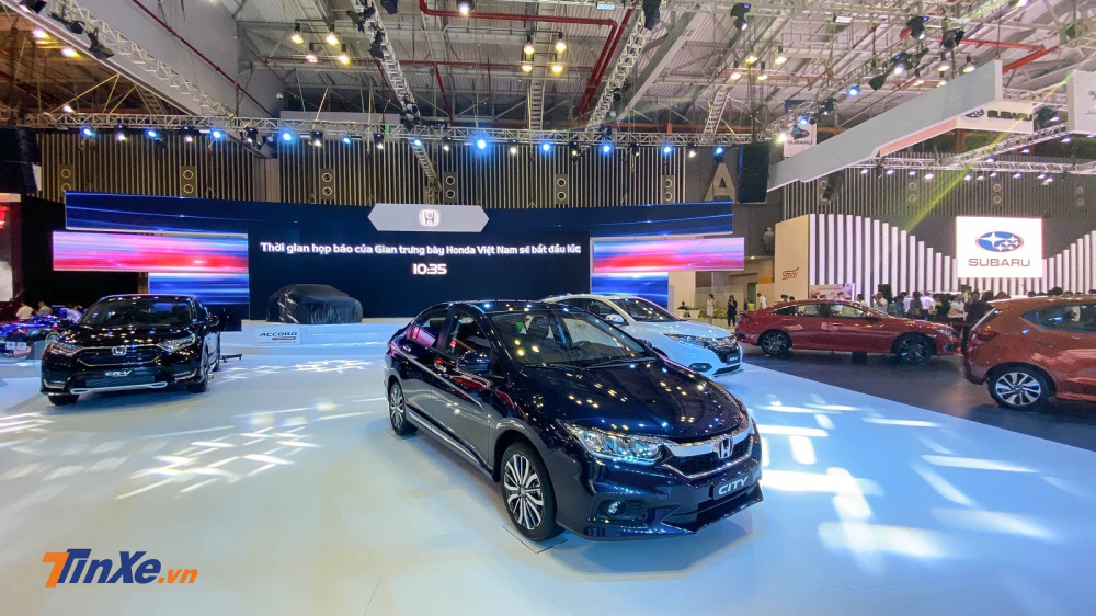 Bộ phụ kiện thể thao của Honda City gồm c&oacute; c&aacute;nh lướt gi&oacute; v&agrave; nẹp bước ch&acirc;n c&oacute; đ&egrave;n v&agrave; nẹp th&acirc;n xe