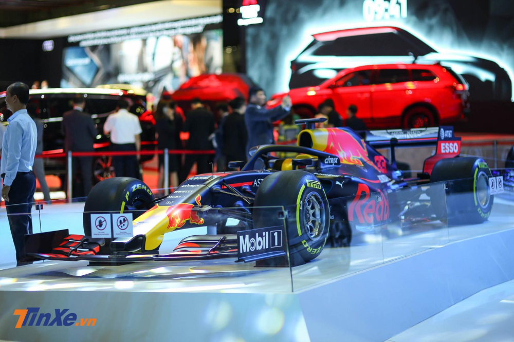 Đ&acirc;y l&agrave; năm thứ 2 li&ecirc;n tiếp Honda Việt Nam đem những mẫu xe đua F1 về d&agrave;nh cho kh&aacute;ch tham quan thưởng l&atilde;m