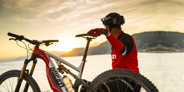 Ngoài xe mô tô phân khối lớn Ducati còn sản xuất xe đạp thể thao cực đỉnh