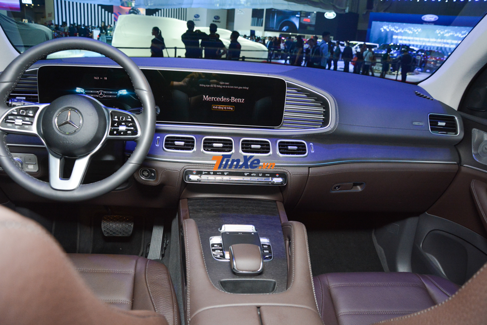 Cận cảnh khoang lái của Mercedes-Benz GLE 450 4Matic 2019