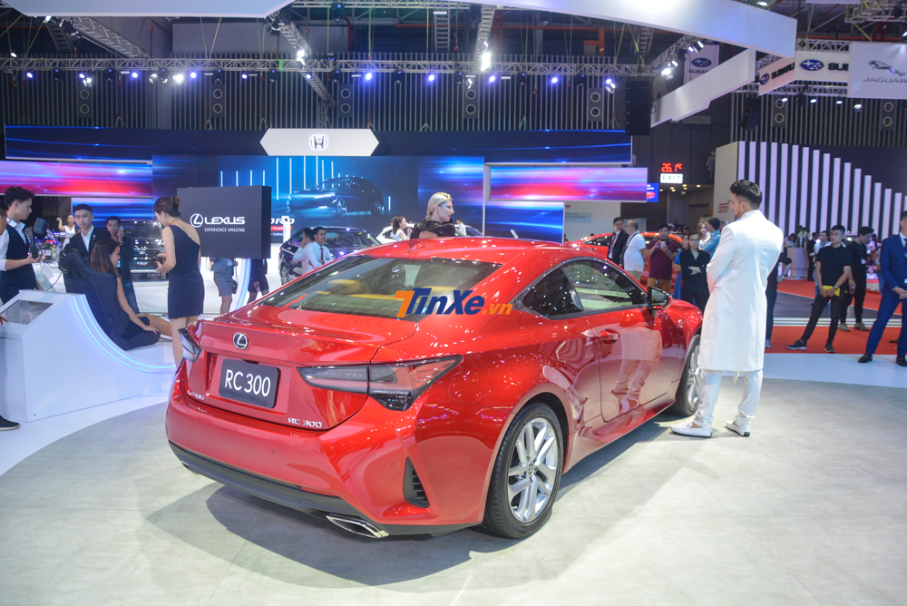 Mẫu Coupe thể thao 2+2 Lexus RC 300 2019 d&agrave;nh cho những kh&aacute;ch h&agrave;ng trẻ tuổi c&aacute; t&iacute;nh
