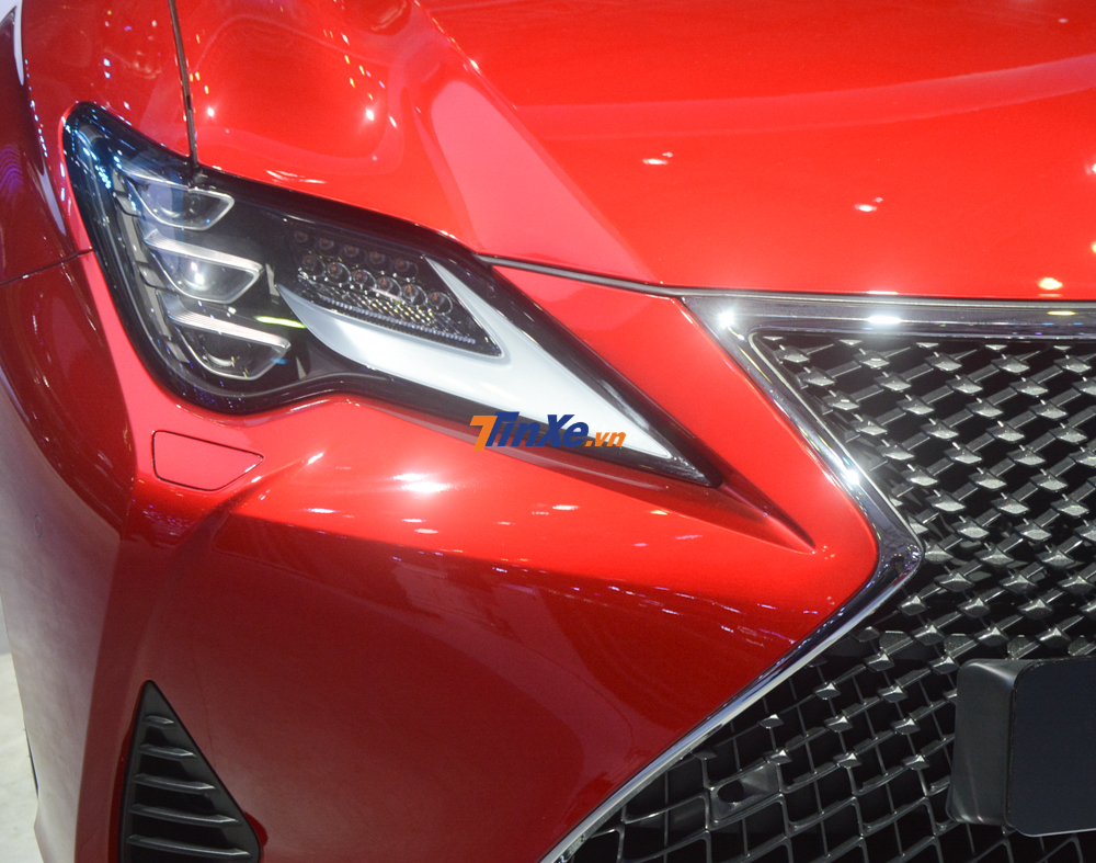Đ&ocirc;i mắt của Lexus RC 300 2019 thay đổi thiết kế ho&agrave;n to&agrave;n mang d&aacute;ng dấp xe Concept