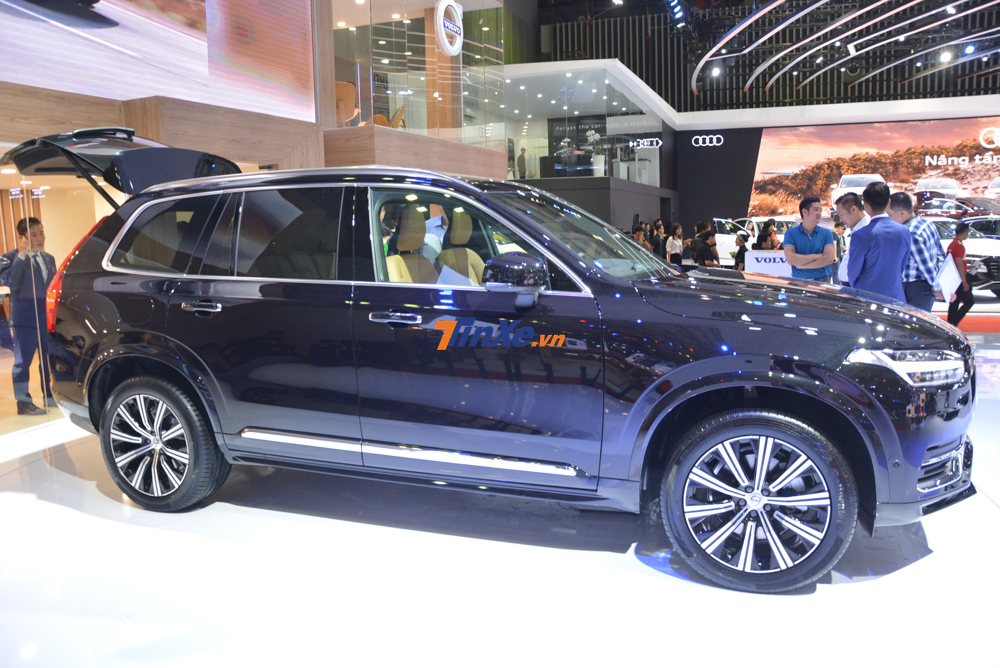 Điều n&agrave;y cũng cho thấy Volvo Việt Nam hy vọng mẫu xe n&agrave;y c&oacute; thể cạnh tranh c&ugrave;ng với Mercedes-Benz GLE thế hệ mới hay BMW X5 v&agrave; cả Lexus RX350L