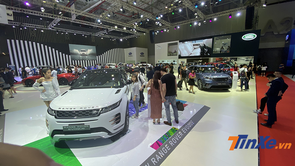 Land Rover với dàn xe Range Rover manh mẽ, thời trang.