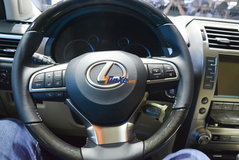 Vô lăng thiết kế mới của Lexus GX460 2020