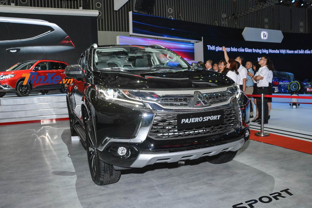 Mitsubishi Pajero Sport SE hiện đang có giá bán là 1,15 tỷ đồng, phát triển từ phiên bản Gasoline 4x2 AT Mitsubishi Pajero Sport SE hiện đang có giá bán là 1,15 tỷ đồng, phát triển từ phiên bản Gasoline 4x2 AT