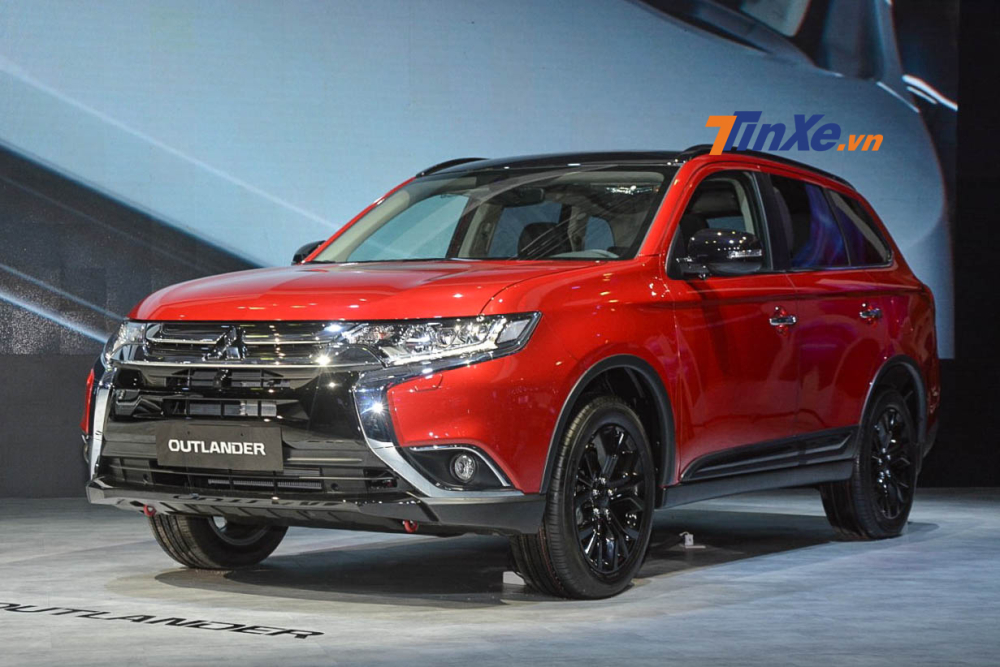 Mitsubishi Outlander SE có giá bán 939 triệu đồng cho bản sử dụng động cơ 2.0L và 1,079 tỷ đồng cho bản 2.4L Mitsubishi Outlander SE có giá bán 939 triệu đồng cho bản sử dụng động cơ 2.0L và 1,079 tỷ đồng cho bản 2.4L