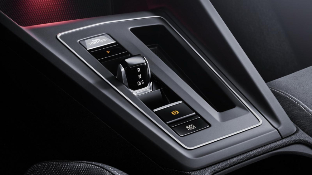 Cụm điều khiển trung tâm của Volkswagen Golf 2020 bản số tự động