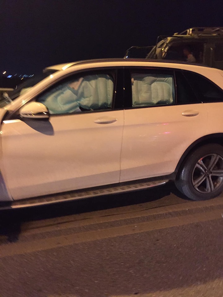 Túi khí phủ kín cửa sổ của chiếc SUV hạng sang