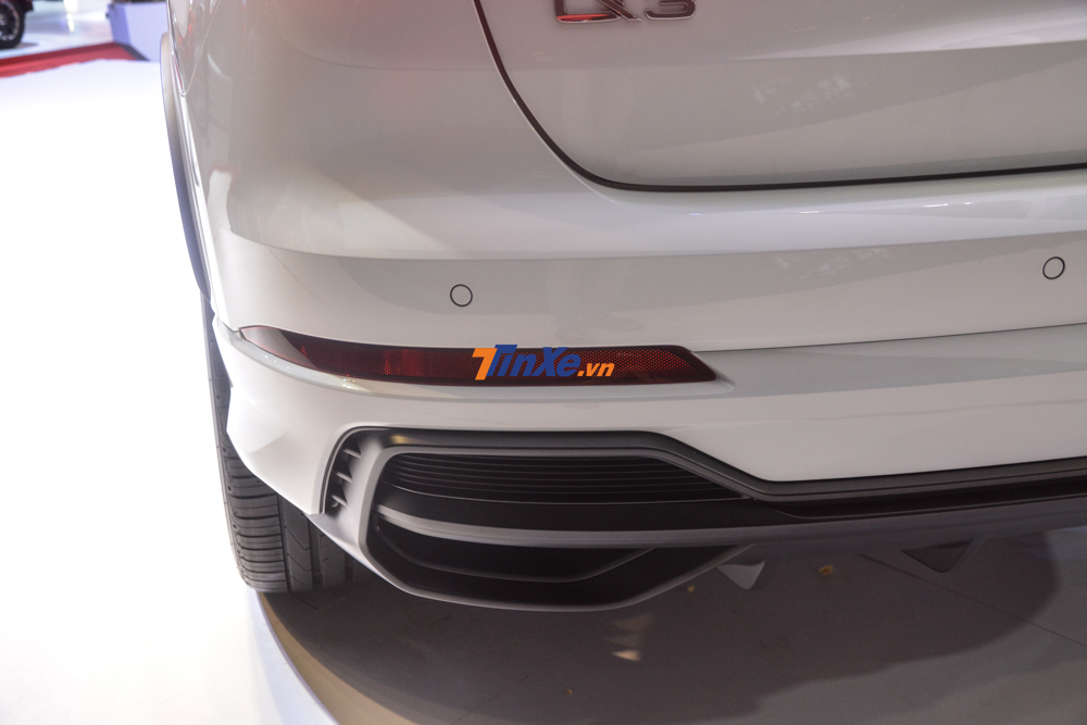Phần cản va sau của Audi Q3 thế hệ mới thiết kế liền lạc c&aacute; t&iacute;nh