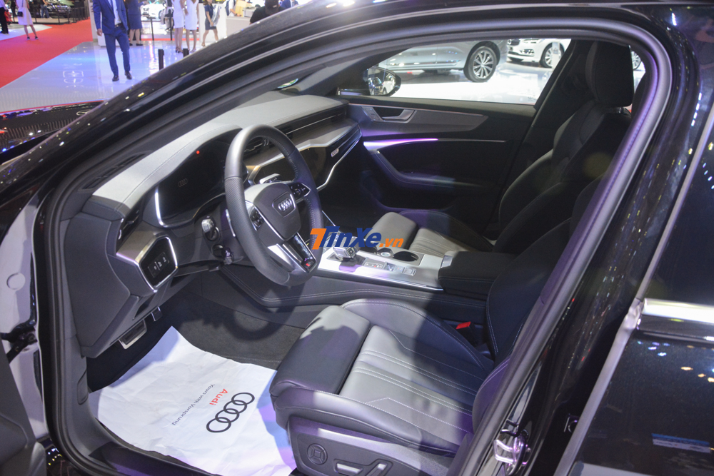 So với thế hệ cũ, Audi A6 ho&agrave;n to&agrave;n mới nhỉnh hơn một ch&uacute;t về k&iacute;ch thước nhằm đảm bảo sự rộng r&atilde;i b&ecirc;n trong nội thất.
