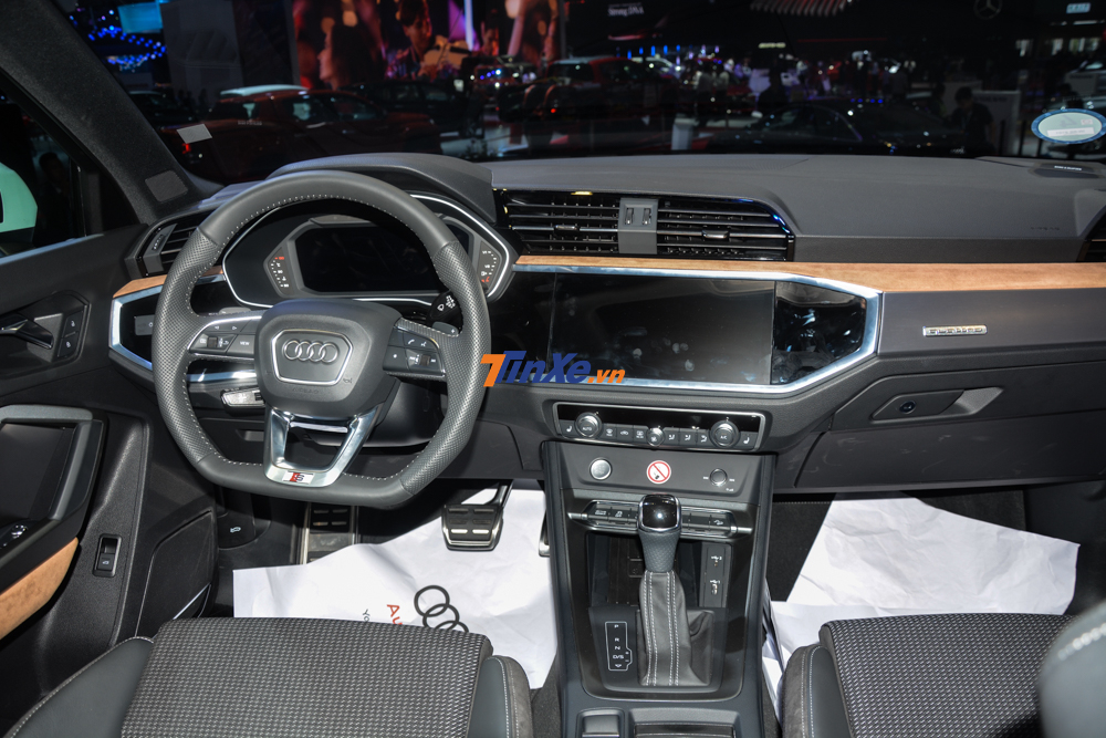Nội thất của mẫu xe SUV hạng sang cỡ nhỏ Audi Q3 thế hệ mới cạnh tranh trực tiếp c&ugrave;ng với Mercedes-Benz GLA, BMW X1 v&agrave; Volvo XC40