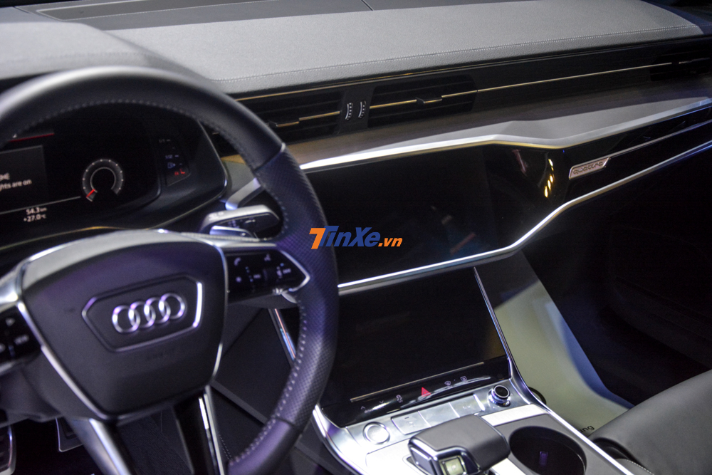Một số t&iacute;nh năng nội thất của Audi A6 thế hệ mới c&ograve;n c&oacute; l&agrave; cửa sổ trời panorama, hệ thống &acirc;m thanh cao cấp của h&atilde;ng Bang & Olufsen
