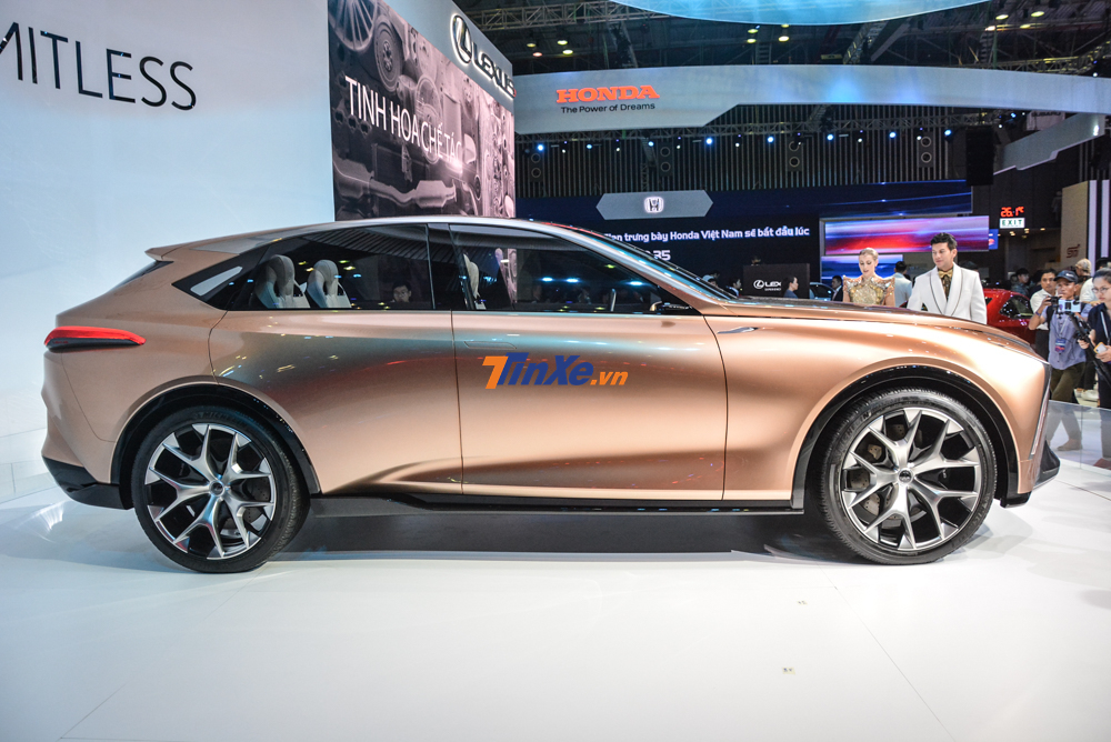 Lexus LF-1 Limitless Concept có kích thước khá lớn
