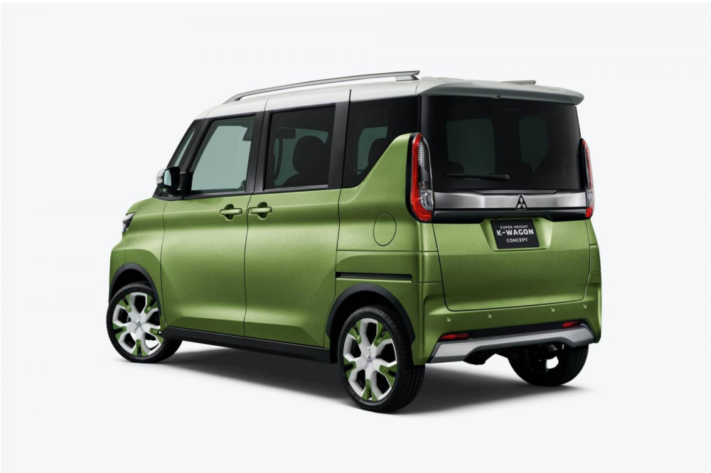 Mitsubishi Super Height K-Wagon nhìn từ phía sau