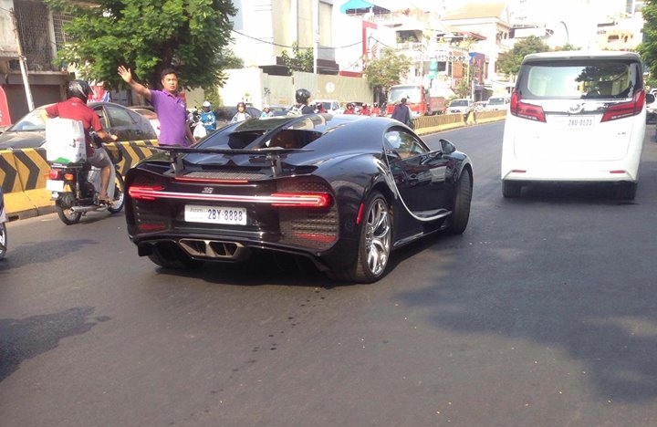 Trước đó chiếc Bugatti Chiron cũng đeo biển tứ quý 8