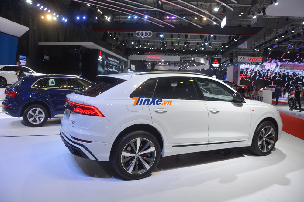 SUV hạng sang Audi Q8 2019 trưng b&agrave;y tại triển l&atilde;m VMS 2019 thuộc phi&ecirc;n bản S-Line