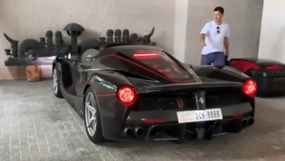Siêu xe mui trần Ferrari LaFerrari Aperta đầu tiên ở Campuchia mang biển tứ quý 8