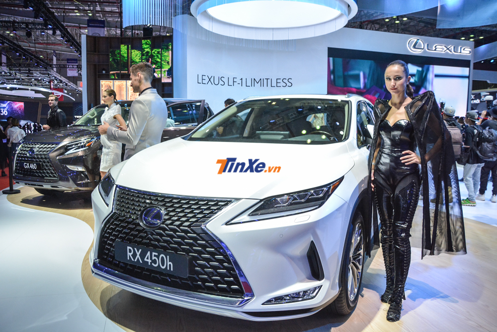 Lexus RX450h 2020 hơn 4,6 tỷ đồng vừa ra mắt tại triển l&atilde;m VMS 2019 đ&atilde; c&oacute; người đặt mua