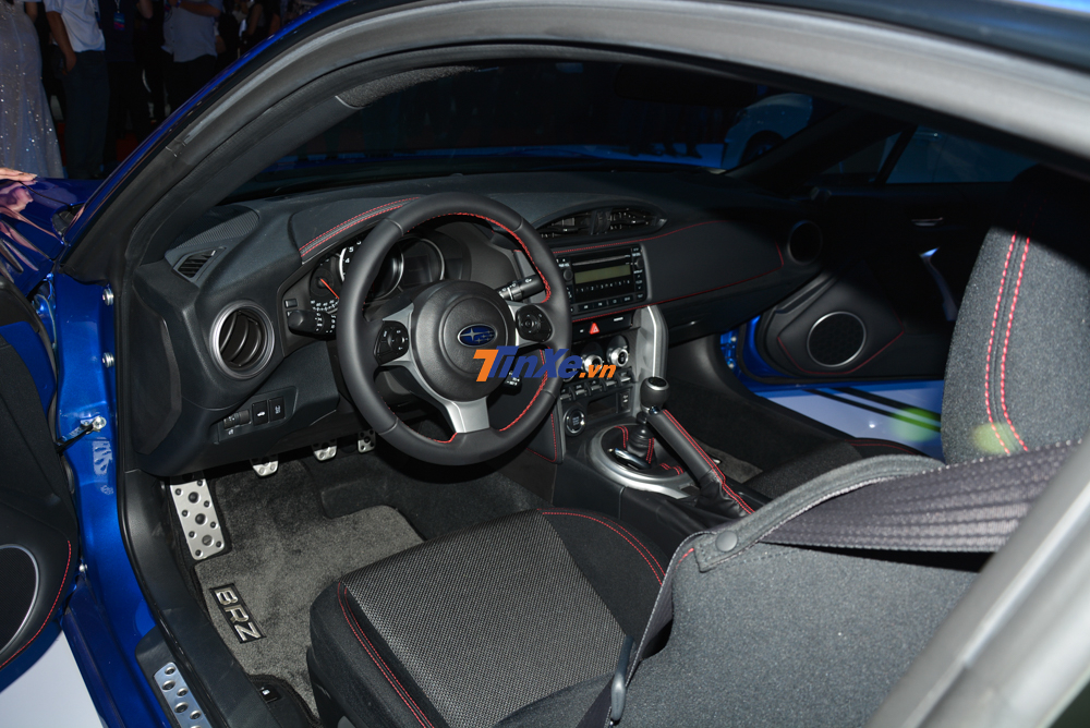 Cận cảnh nội thất của mẫu xe thể thao Coupe 2+2 Subaru BRZ 2.0 2019