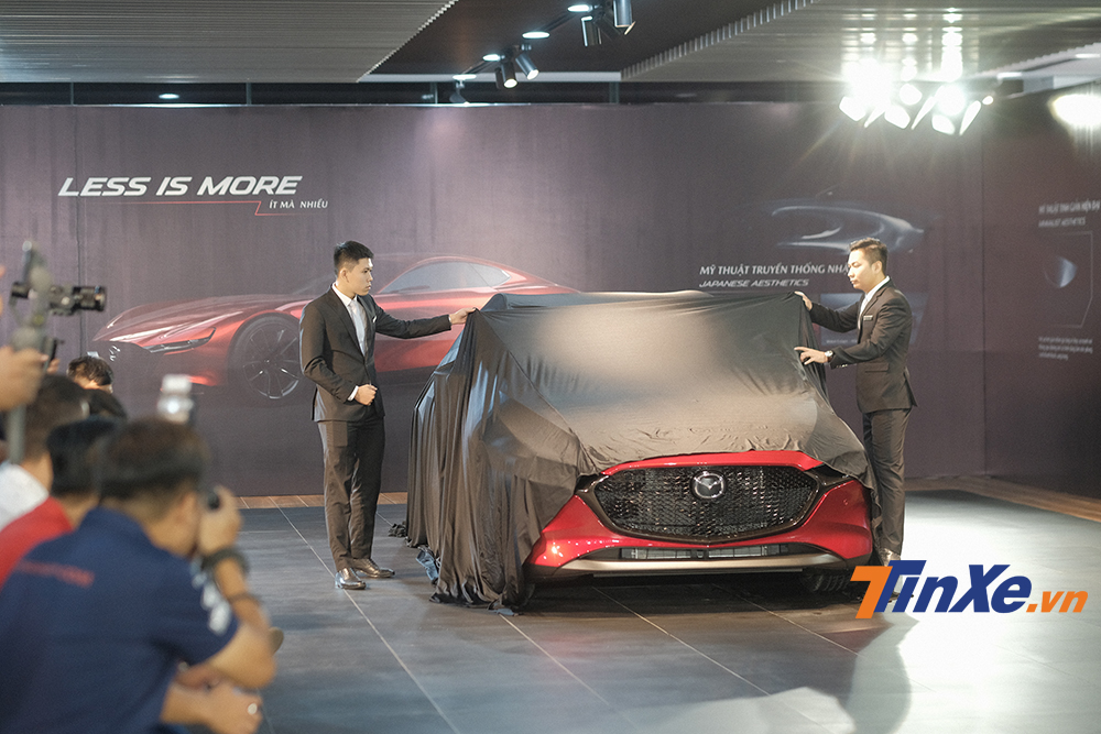 Mazda3 hoàn toàn mới chính thức lộ diện tại Việt Nam.