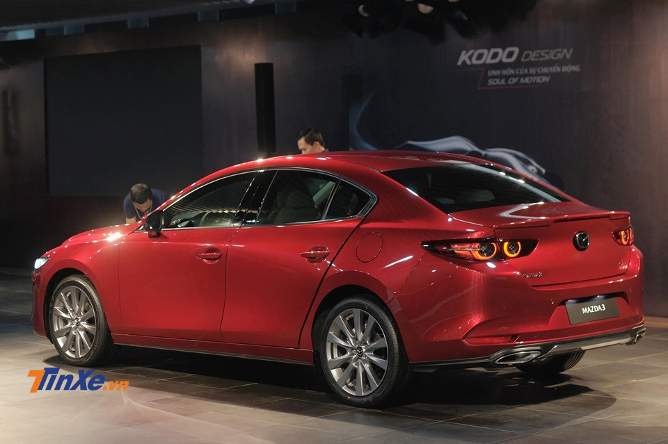 Thiết kế ngoại thất của Mazda3 2020 mượt m&agrave;, b&oacute;ng bẩy hơn