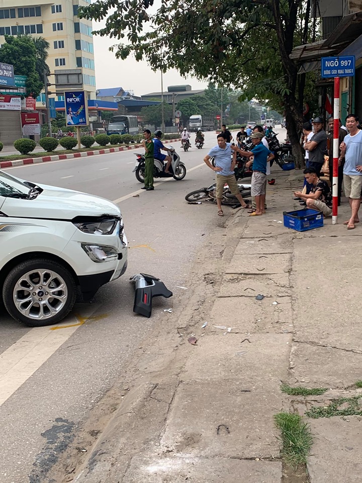 Chiếc Ford EcoSport bị hư hỏng ở đầu xe
