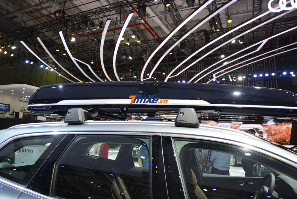 Việc trang bị th&ugrave;ng đựng đồ cho Volvo XC60 cũng gi&uacute;p cho chủ nh&acirc;n của xe c&oacute; th&ecirc;m một khoang h&agrave;nh l&yacute; thứ 2 tr&ecirc;n xe