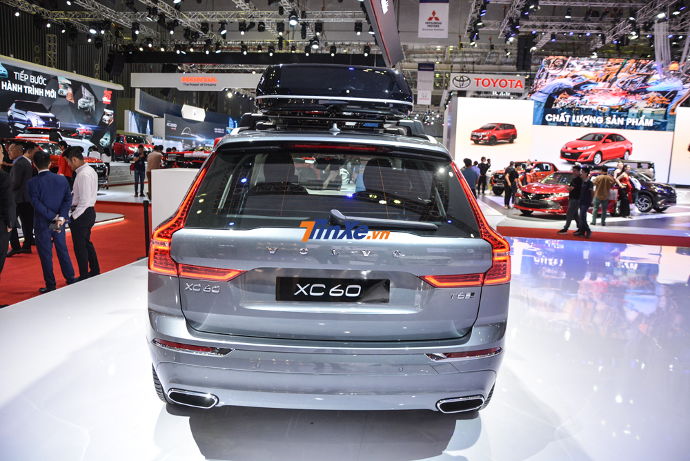 Gi&aacute; xe Volvo XC60 phi&ecirc;n bản T6 AWD Inscription ph&acirc;n phối ch&iacute;nh h&atilde;ng tại Việt Nam l&agrave; 2,15 tỷ đồng