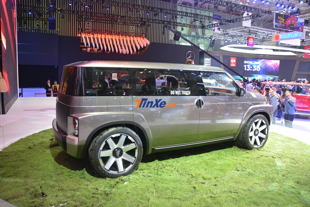 Do kết hợp phong c&aacute;ch giữa xe SUV v&agrave; xe Van m&agrave; Toyota TJ Cruiser Concept c&oacute; k&iacute;ch thước kh&aacute; khủng bao gồm chiều d&agrave;i 4.300 mm, rộng 1.775 mm v&agrave; cao 1.620 mm. Chiều d&agrave;i cơ sở ở mức 2.750 mm