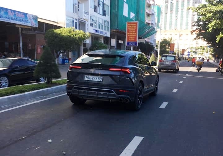 Lamborghini Urus m&agrave;u x&aacute;m Grigio Lynx ở Nha Trang