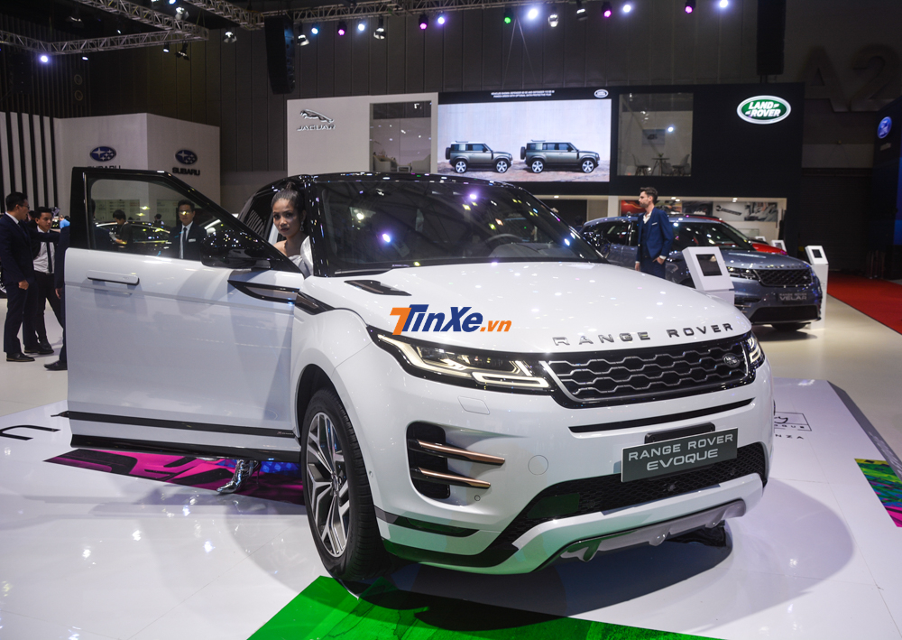 Chiếc Range Rover Evoque 2020 trưng bày tại triển lãm ô tô Việt Nam 2019 còn thuộc phiên bản First Edition. 