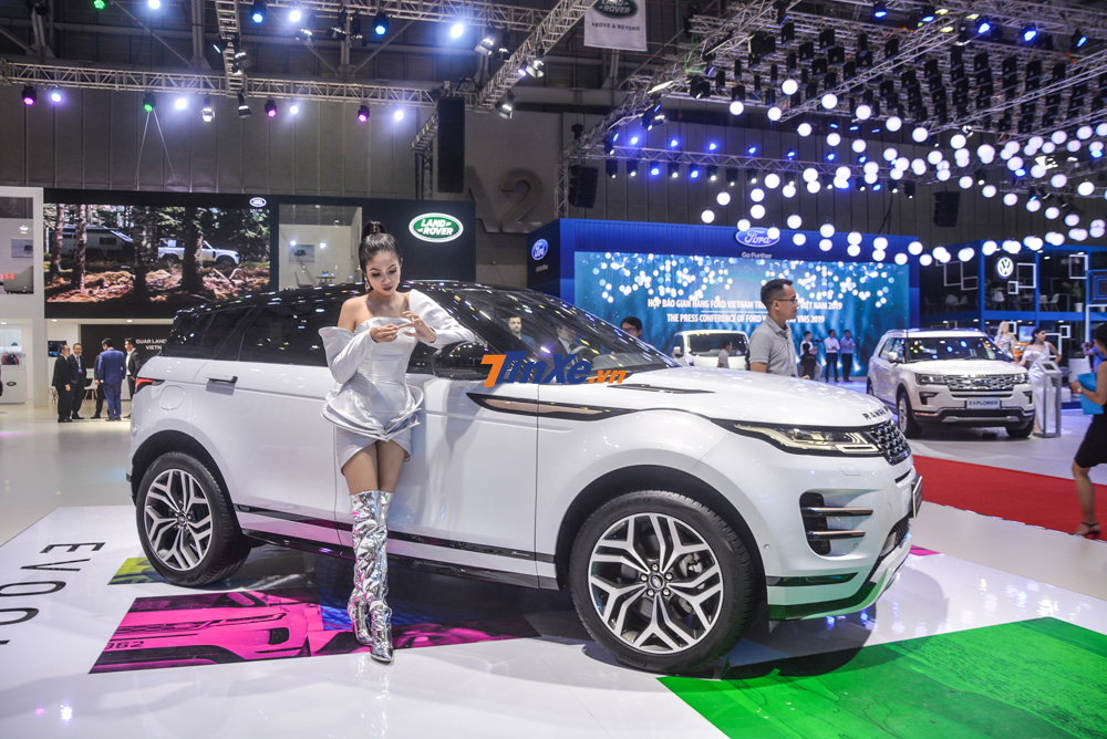 Tiết lộ từ trước đó của hãng Jaguar Land Rover Việt Nam cho hay chỉ có đúng 5 chiếc Range Rover Evoque First Edition 2020 được phân phối chính hãng trong nước và một chiếc đã có người mua đến từ miền Trung
